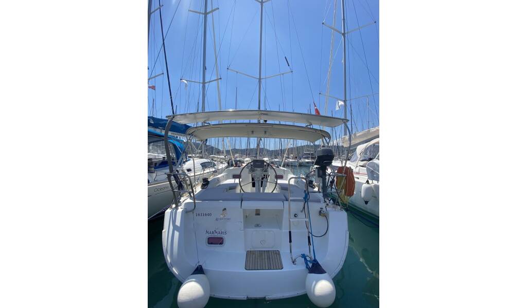 Oceanis 34 Aquamarine