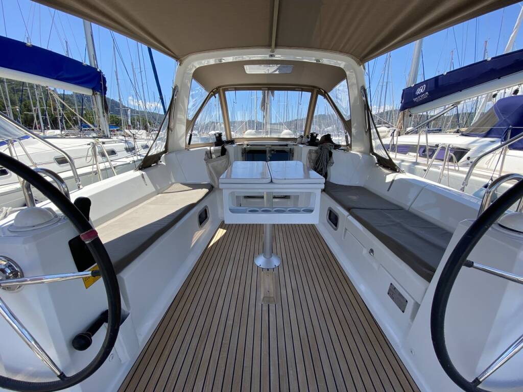 Oceanis 38 Solar