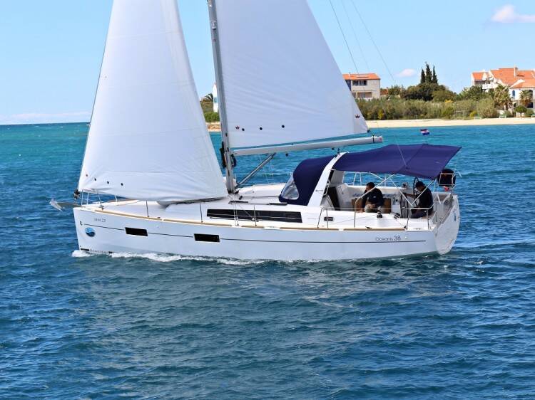 Oceanis 38.1 Follia