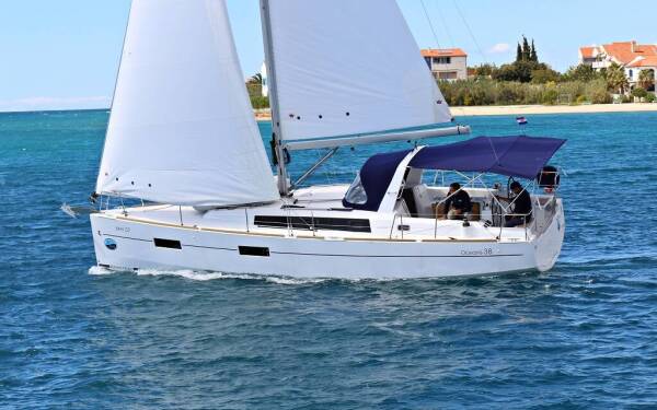 Oceanis 38.1 Aura