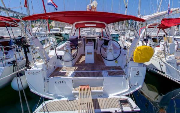 Oceanis 38.1 Cvita