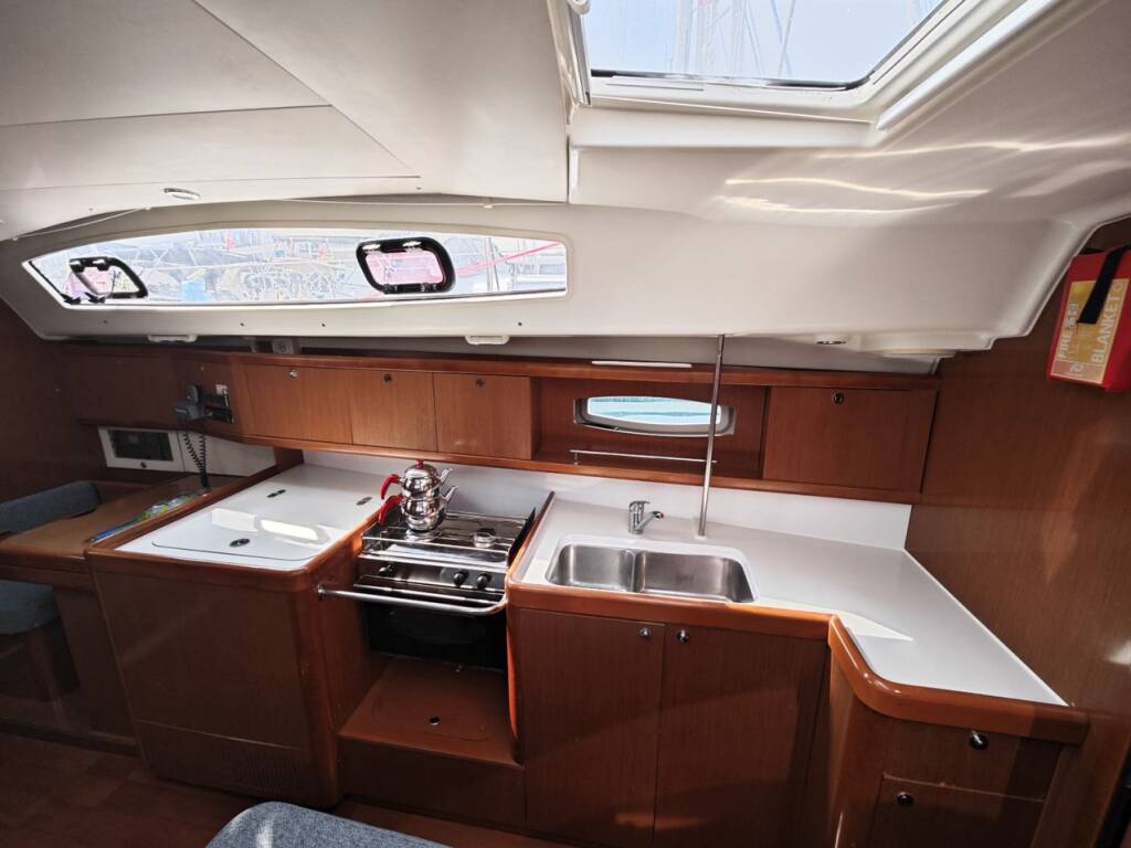 Oceanis 40 Violet