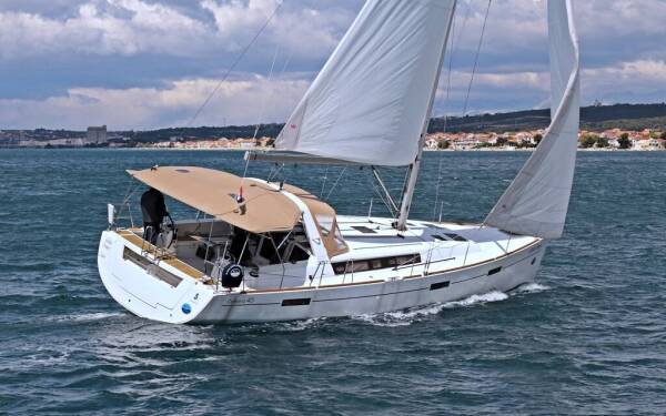 Oceanis 45 Golden Dreams