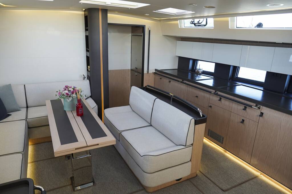 Oceanis Yacht 62 Onyx