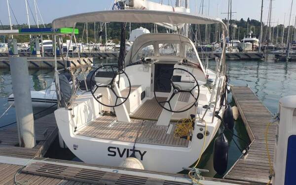 Salona 33 Svity