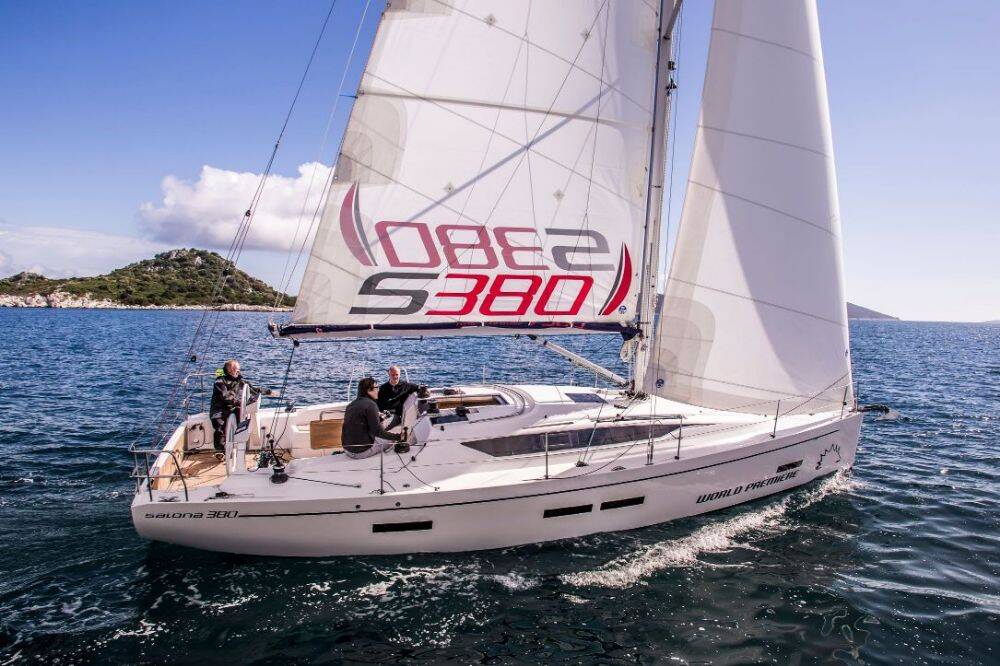 Salona 380 Navis Celere