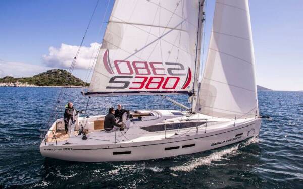 Salona 380 Navis Celere