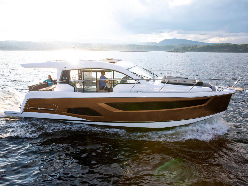 Sealine C390 Tireless