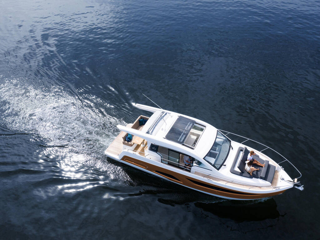 Sealine C390 Tireless