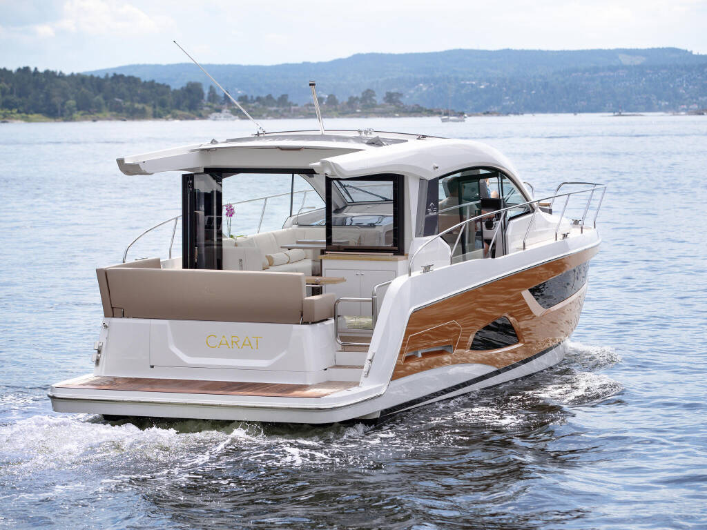 Sealine C390 Tireless