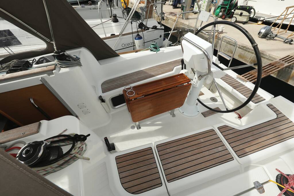 Sun Odyssey 33i Cosma