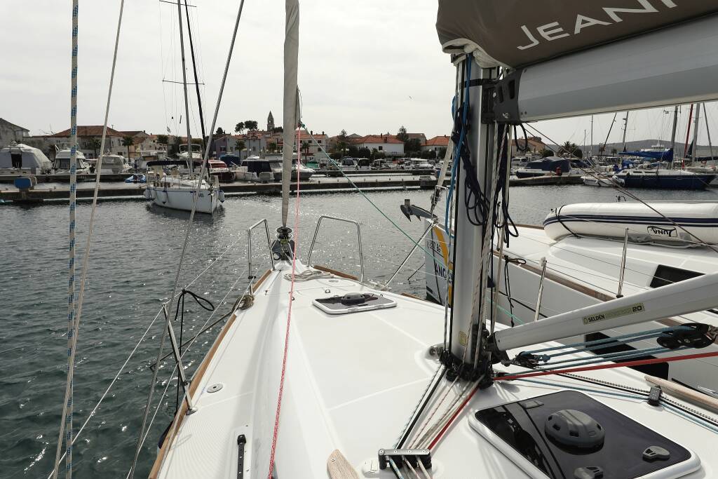 Sun Odyssey 33i Cosma