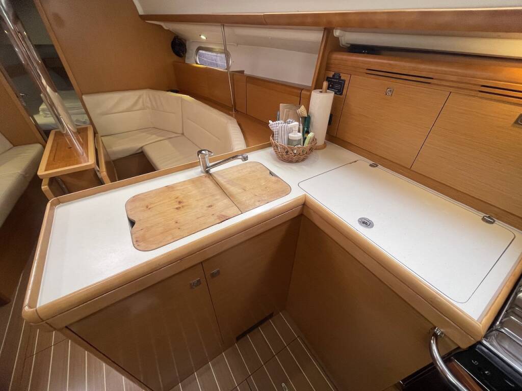 Sun Odyssey 36i Agatha