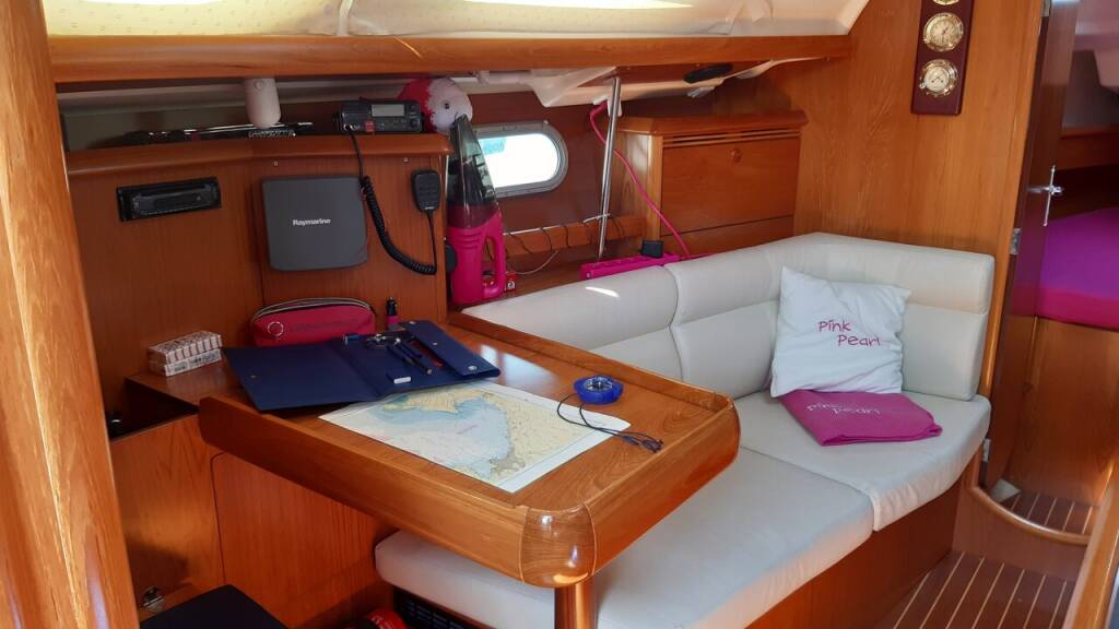 Sun Odyssey 37 Pink Pearl