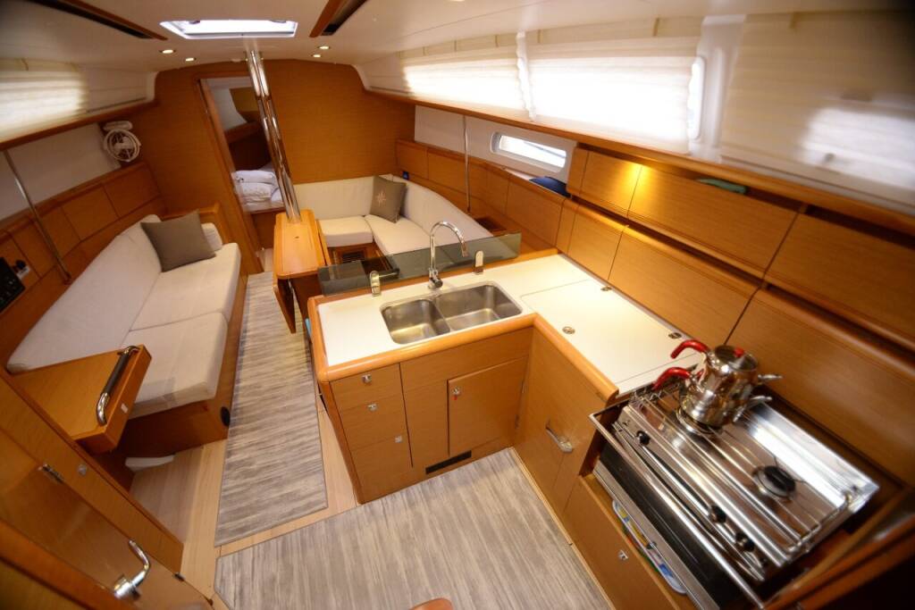 Sun Odyssey 379 Mitis