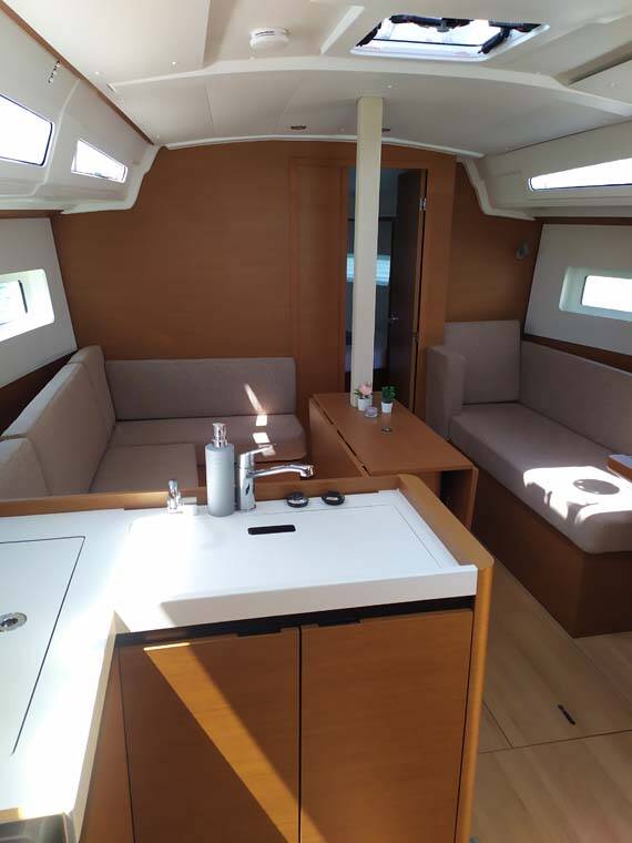 Sun Odyssey 380 Bright Elli