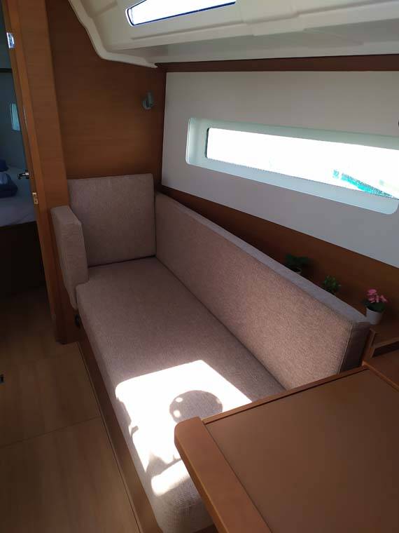 Sun Odyssey 380 Bright Elli