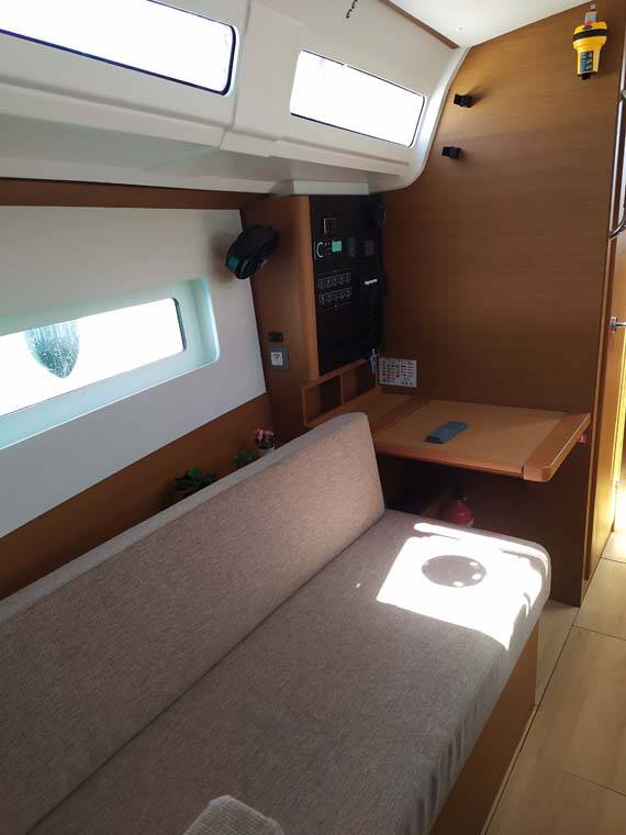 Sun Odyssey 380 Bright Elli