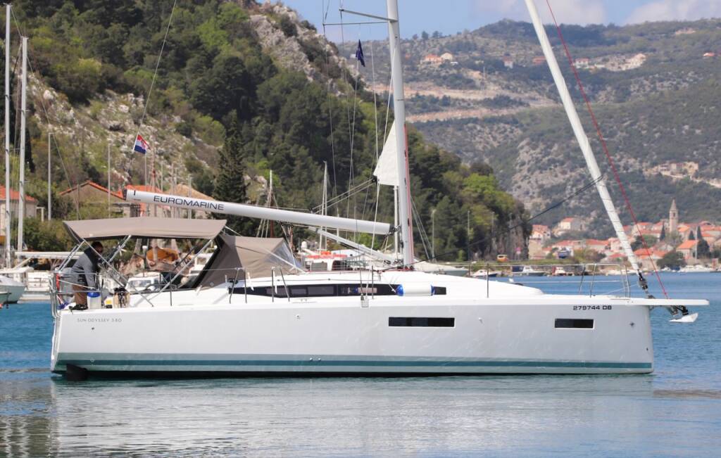 Sun Odyssey 380 Bura Kiss