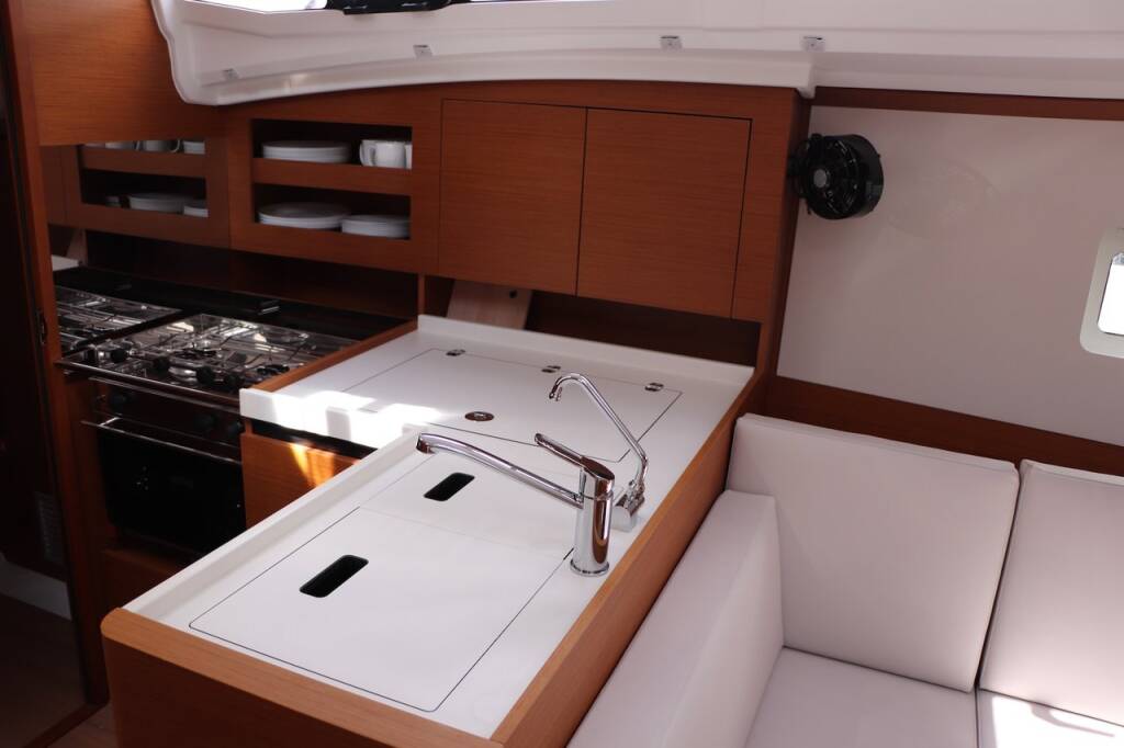 Sun Odyssey 380 Bura Kiss