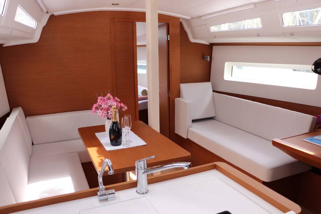 Sun Odyssey 380 Bura Kiss