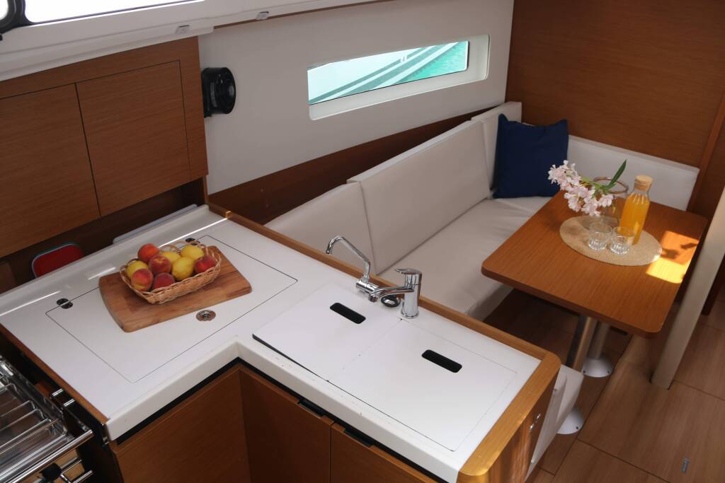 Sun Odyssey 380 Lidija