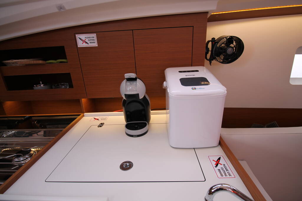 Sun Odyssey 380 Evita