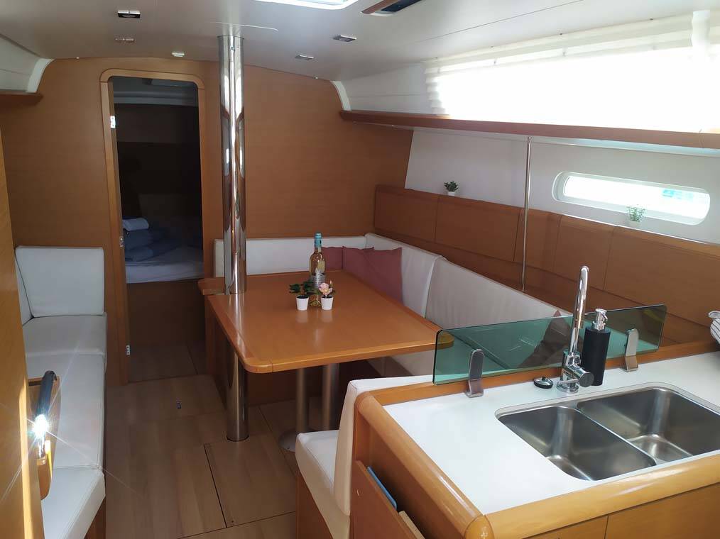 Sun Odyssey 389 živjelli