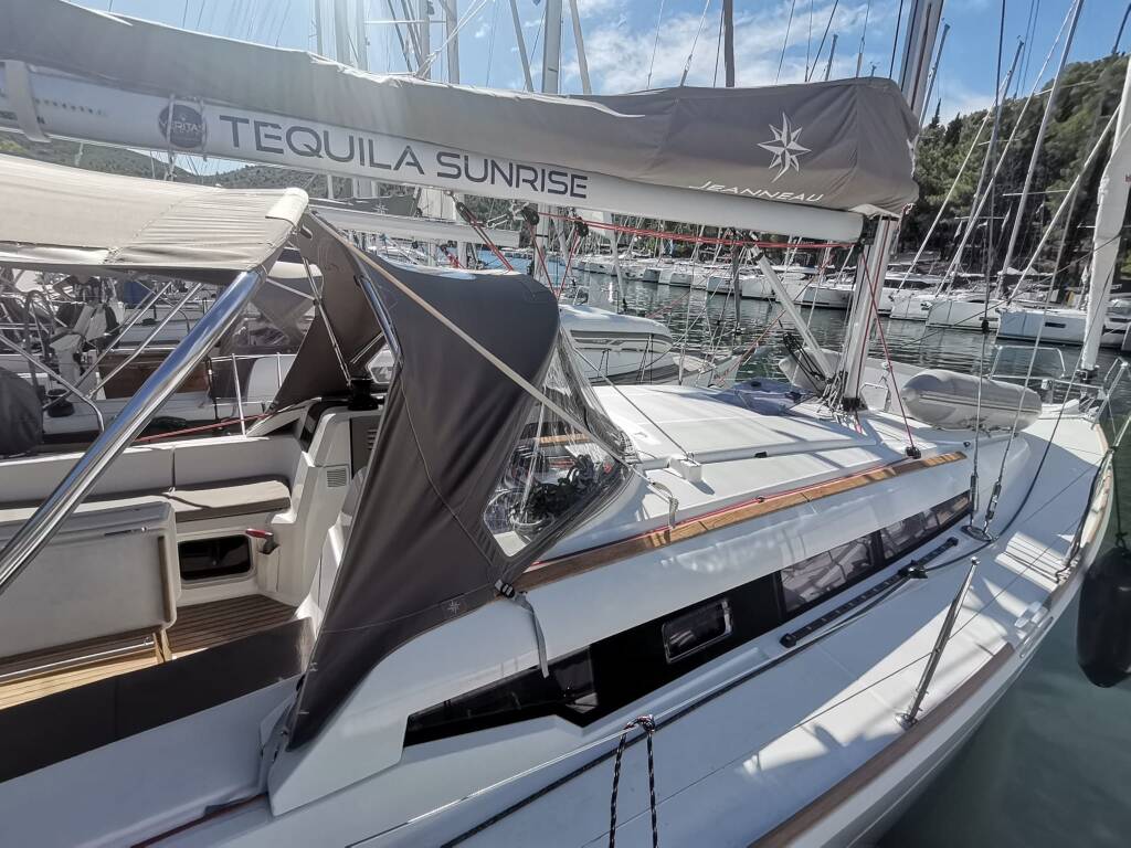 Sun Odyssey 389 Tequila Sunrise