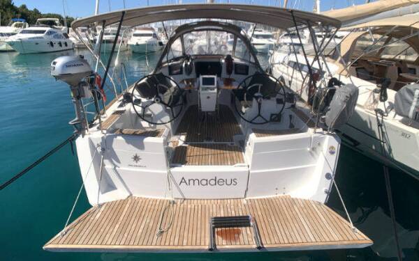 Sun Odyssey 389 Amadeus