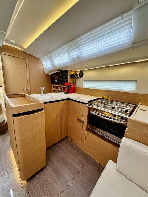 Sun Odyssey 410 Lucia