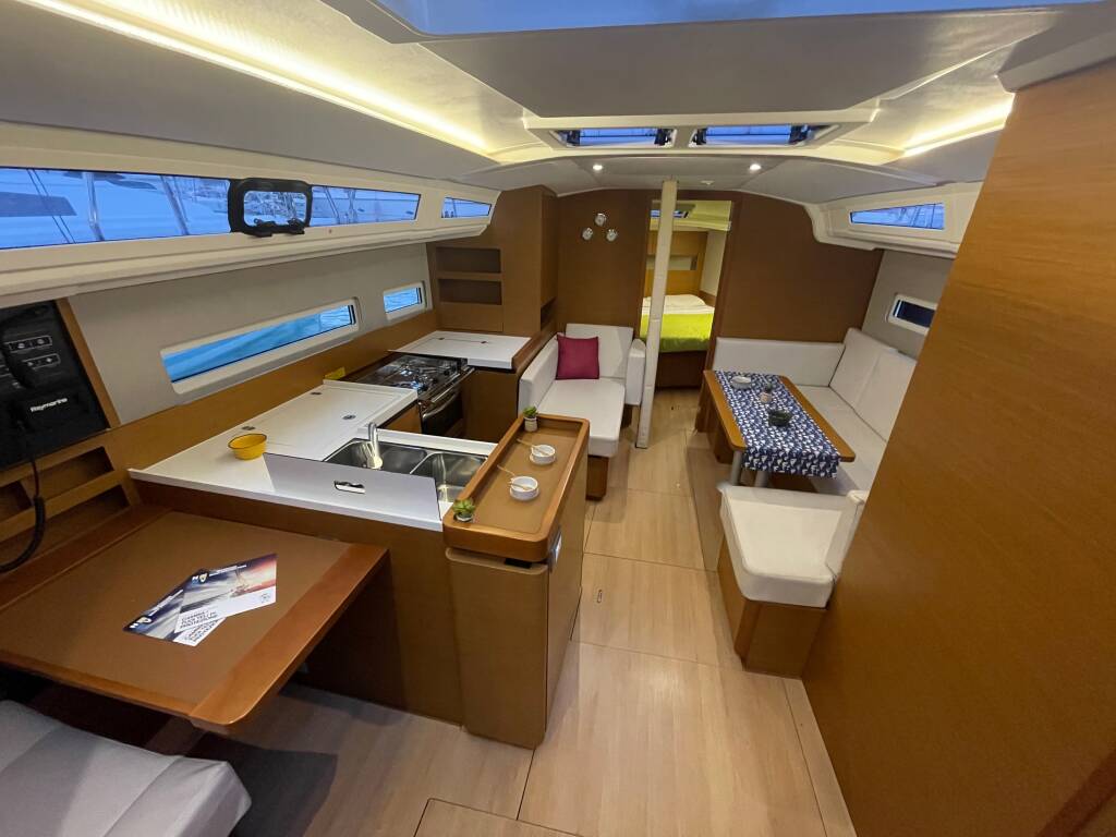 Sun Odyssey 410 Ariel