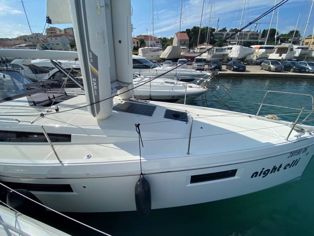 Sun Odyssey 410 night elli