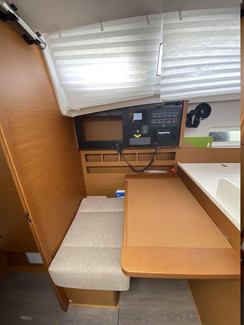 Sun Odyssey 410 night elli