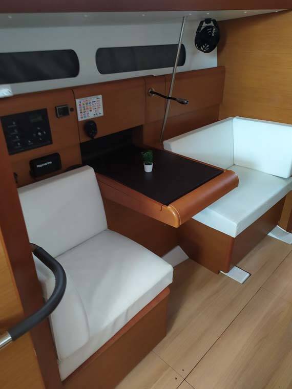 Sun Odyssey 419 Mango Tango