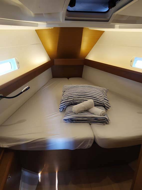 Sun Odyssey 419 Mango Tango