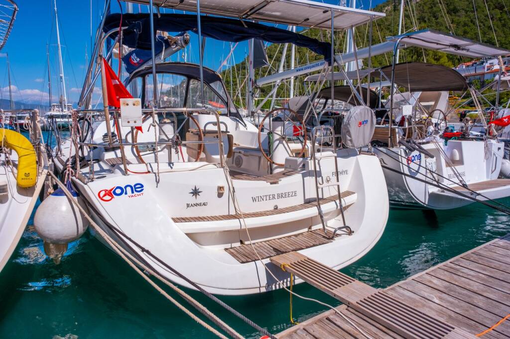 Sun Odyssey 42i Winter Breeze