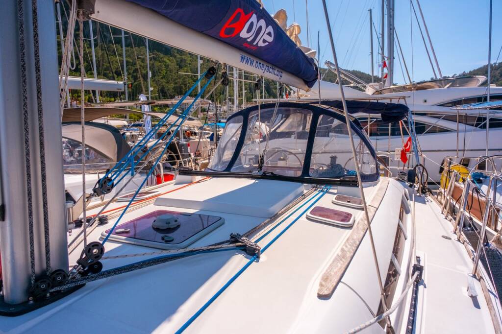 Sun Odyssey 42i Winter Breeze