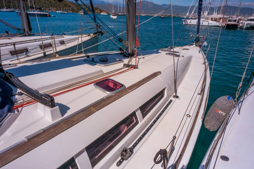 Sun Odyssey 42i Winter Breeze