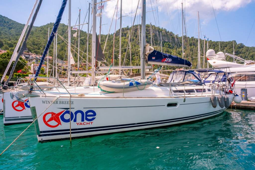 Sun Odyssey 42i Winter Breeze