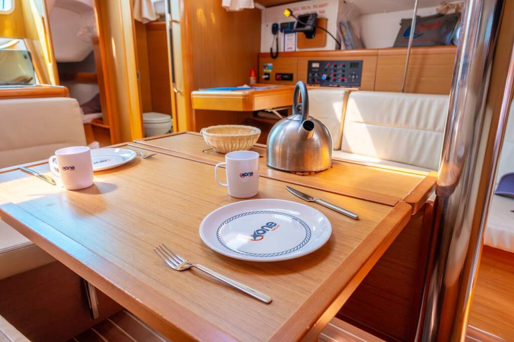 Sun Odyssey 42i Winter Breeze