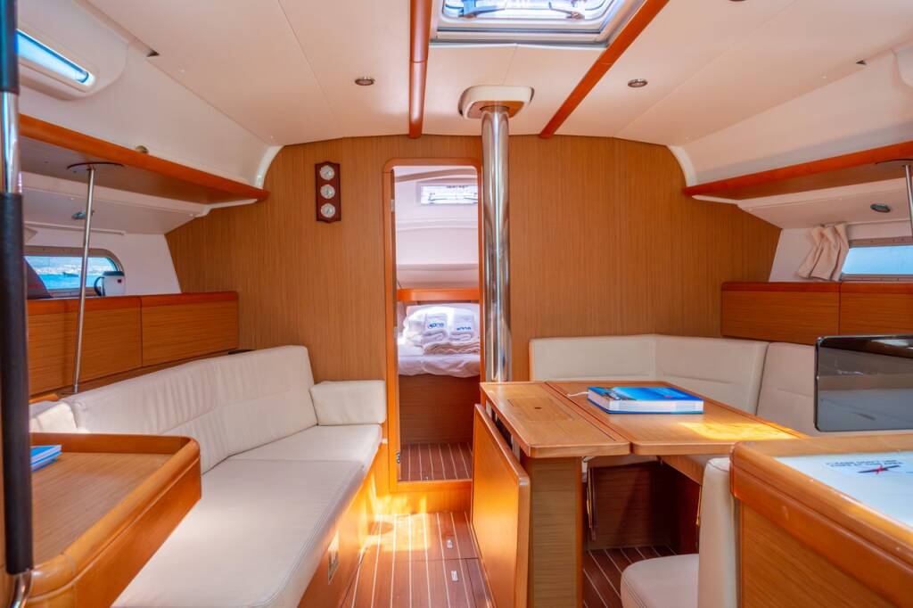 Sun Odyssey 42i Winter Breeze