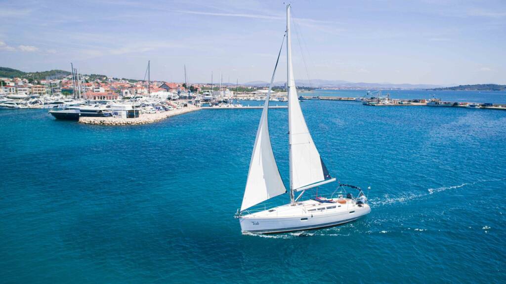 Sun Odyssey 42i Ema