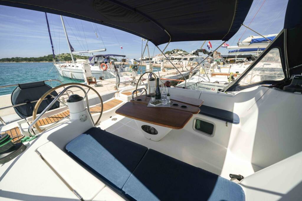 Sun Odyssey 42i Ema