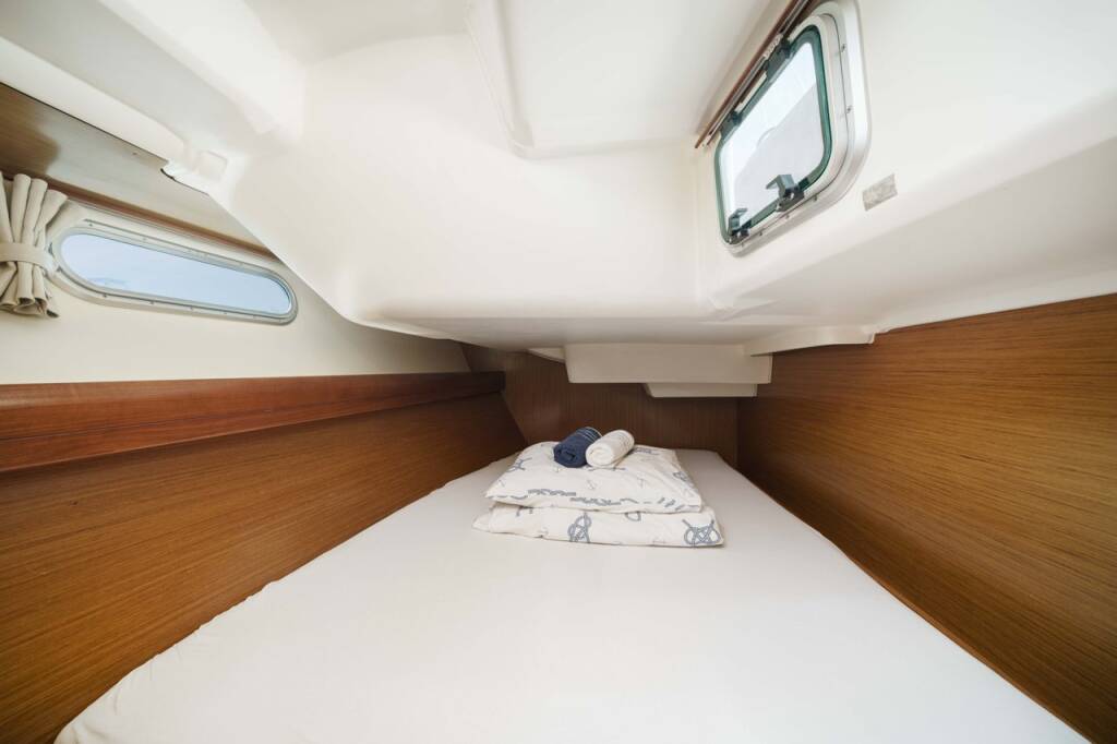 Sun Odyssey 42i Ema