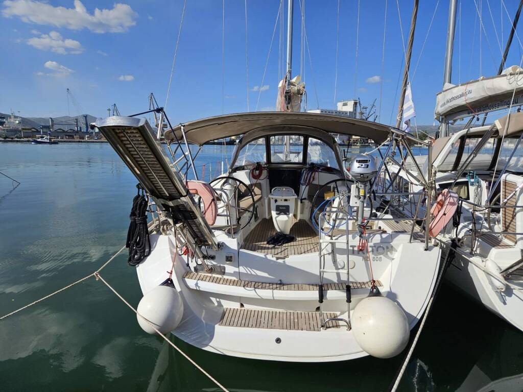 Sun Odyssey 42i Triton