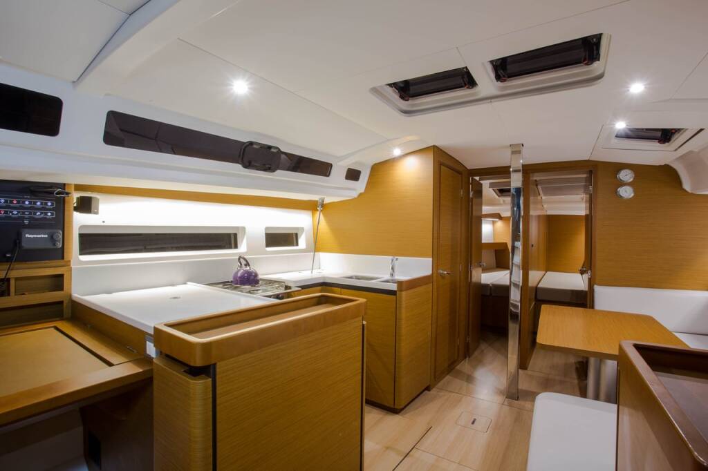 Sun Odyssey 440 Ocean Song