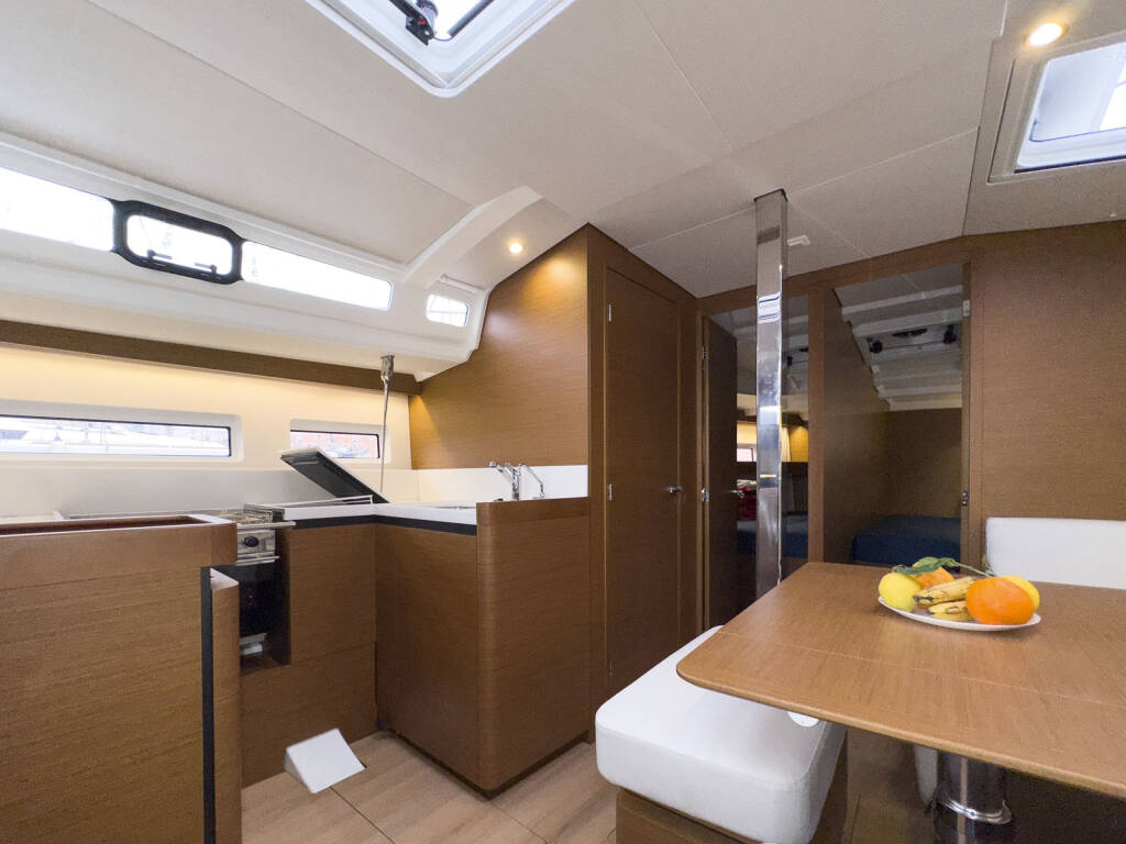 Sun Odyssey 440 tam elli