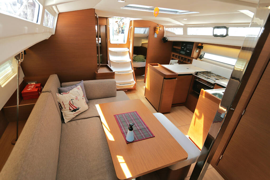 Sun Odyssey 440 Ermis