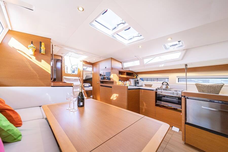 Sun Odyssey 490 Geri